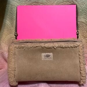 UGG Hand warmer bag EUC